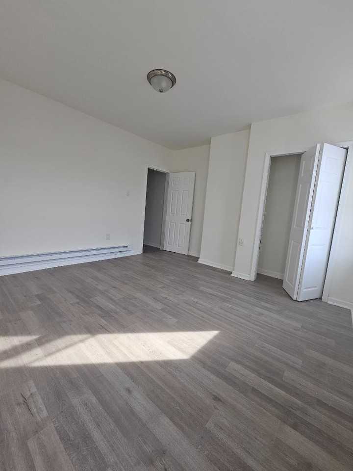 6125 Glenmore Ave - Photo 6 of 12