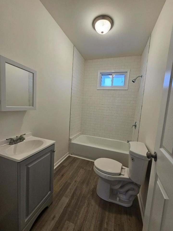 6125 Glenmore Ave - Photo 7 of 12