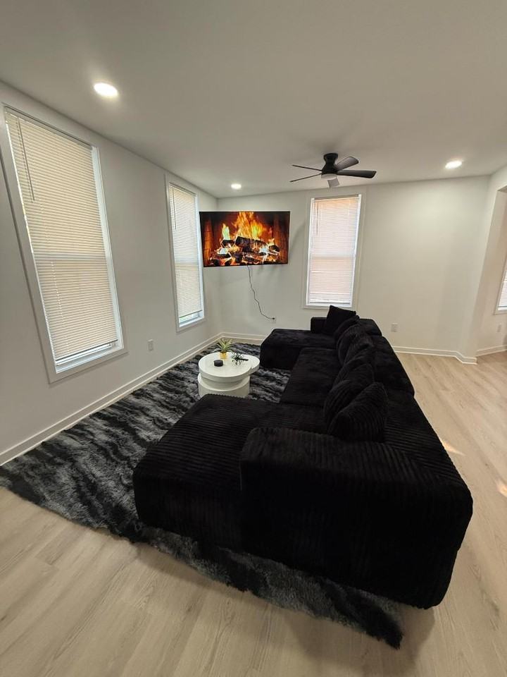 Campus-Convenient Student Rooms – 4 Bedrooms Available at 2903 E Cold Spring Lane - Photo 5 of 10