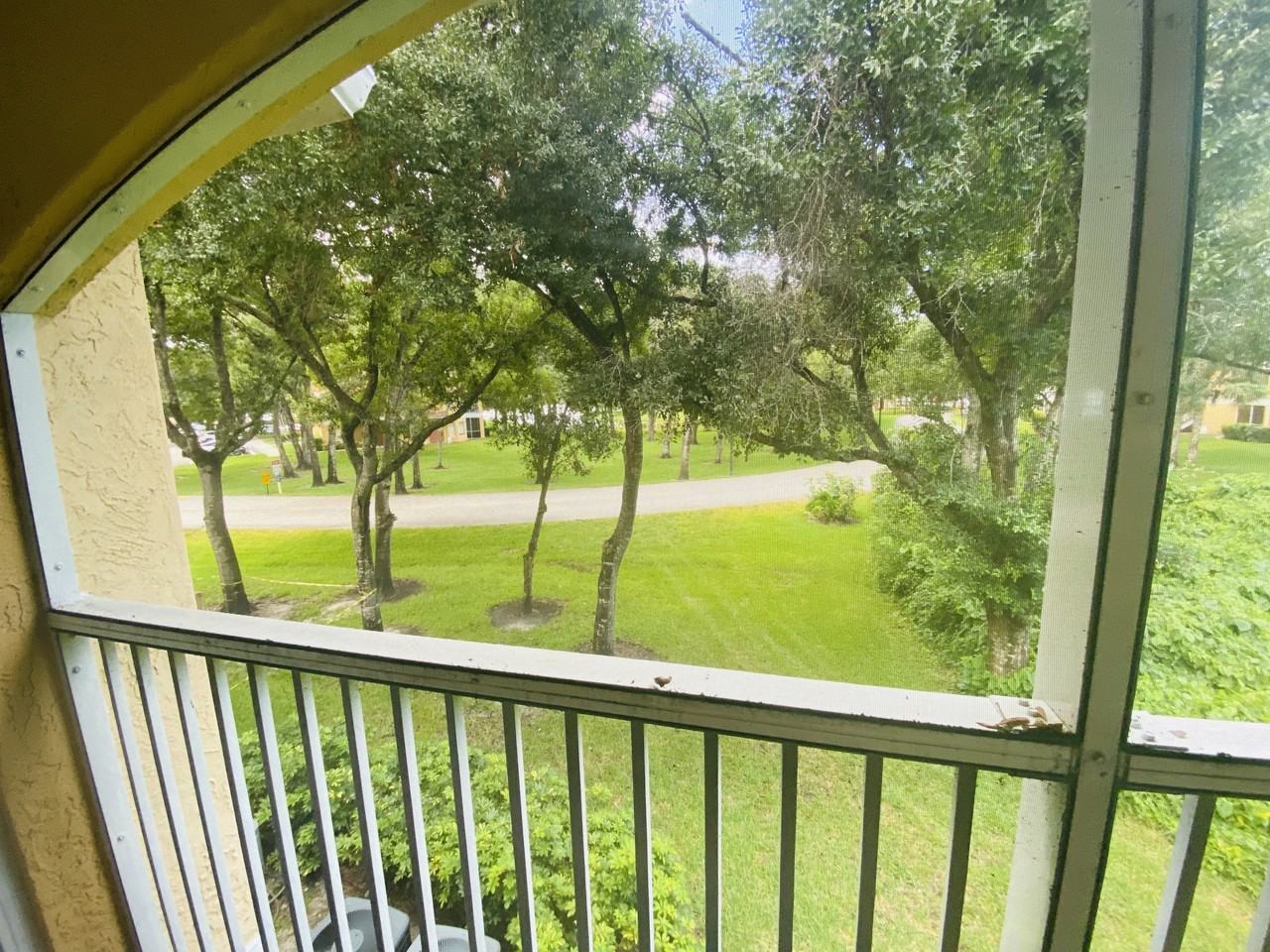 2440 Nw 33rd St - Photo 5 of 50
