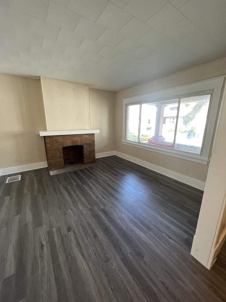 310 Chelsea Pl #1 - Photo 2 of 21