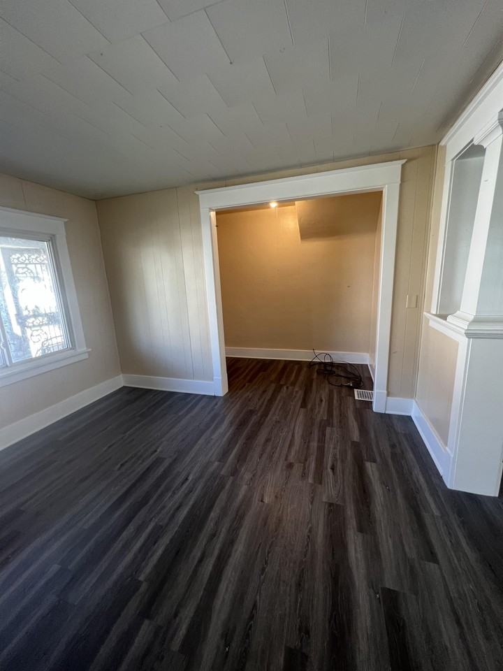 310 Chelsea Pl #1 - Photo 3 of 21