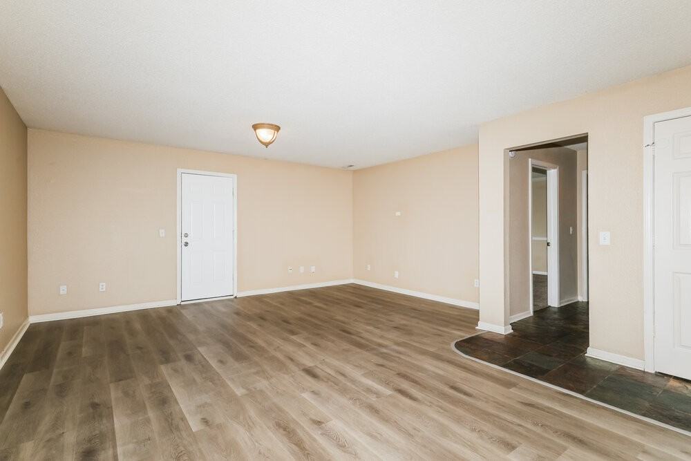 720 Treyburn Lakes Way - Photo 4 of 17
