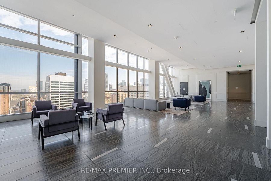 488 University Ave - Photo 3 of 22