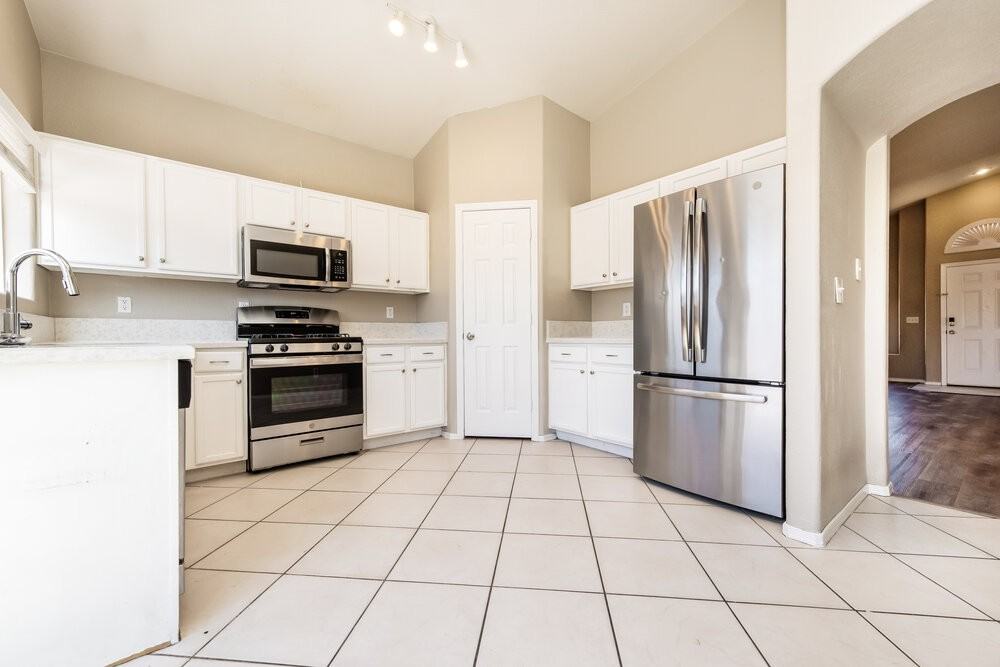 611 Snake Charmer Ave - Photo 6 of 16