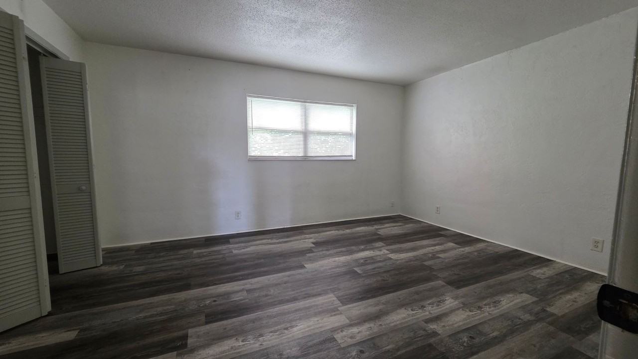 1140 S Ridgewood Ave - Photo 5 of 7