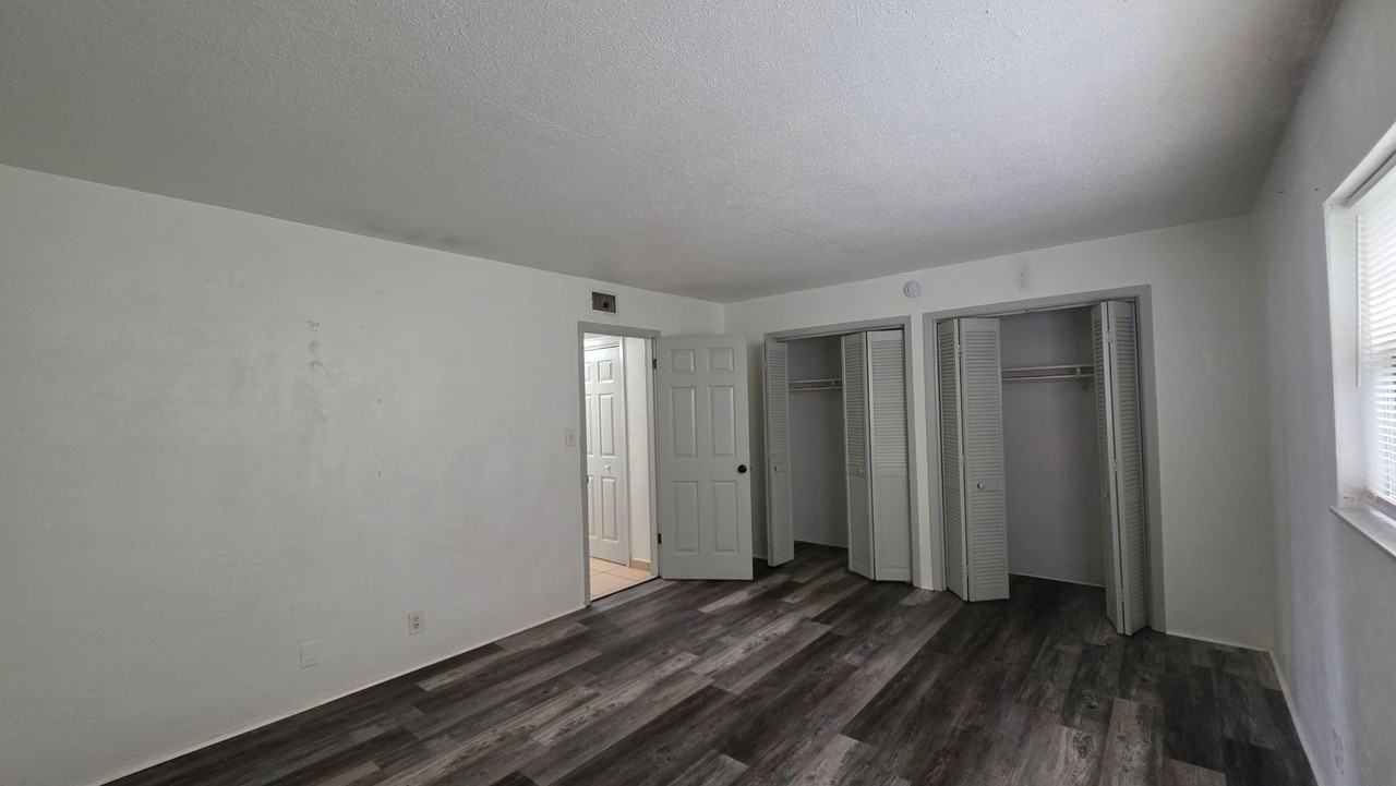 1140 S Ridgewood Ave - Photo 6 of 7