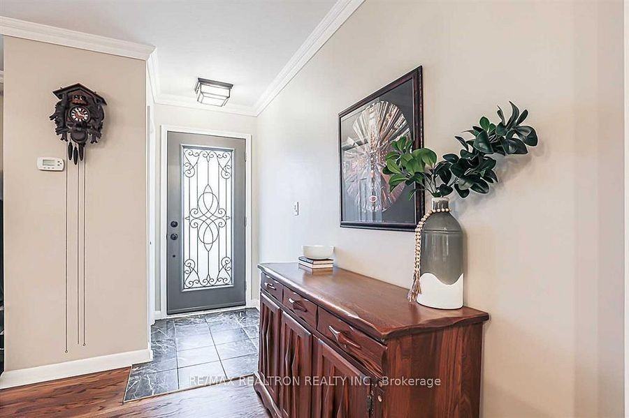917 Henry Street - Photo 2 of 24