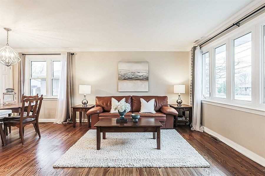917 Henry Street - Photo 3 of 24