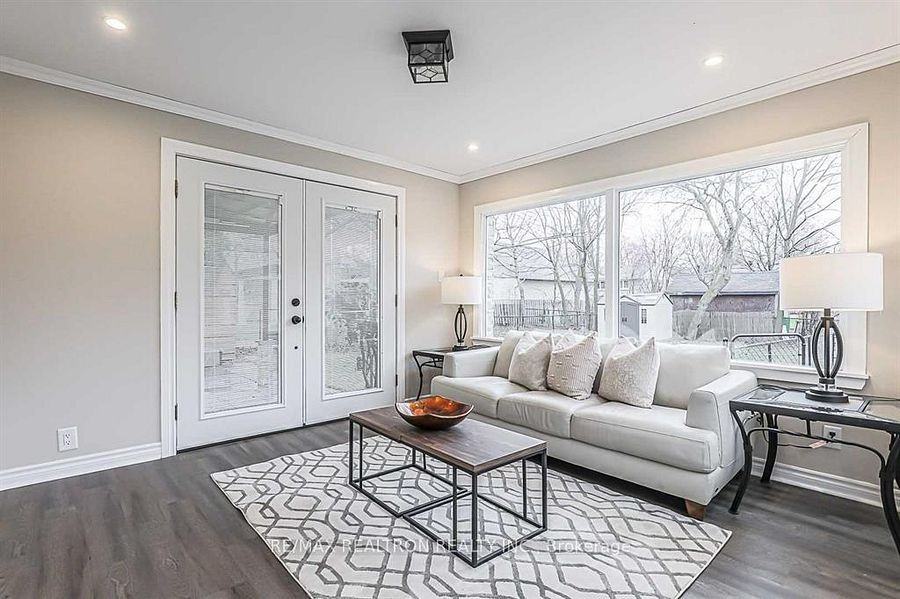 917 Henry Street - Photo 6 of 24