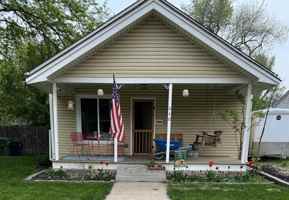 featured image of 640 W 10th St #1