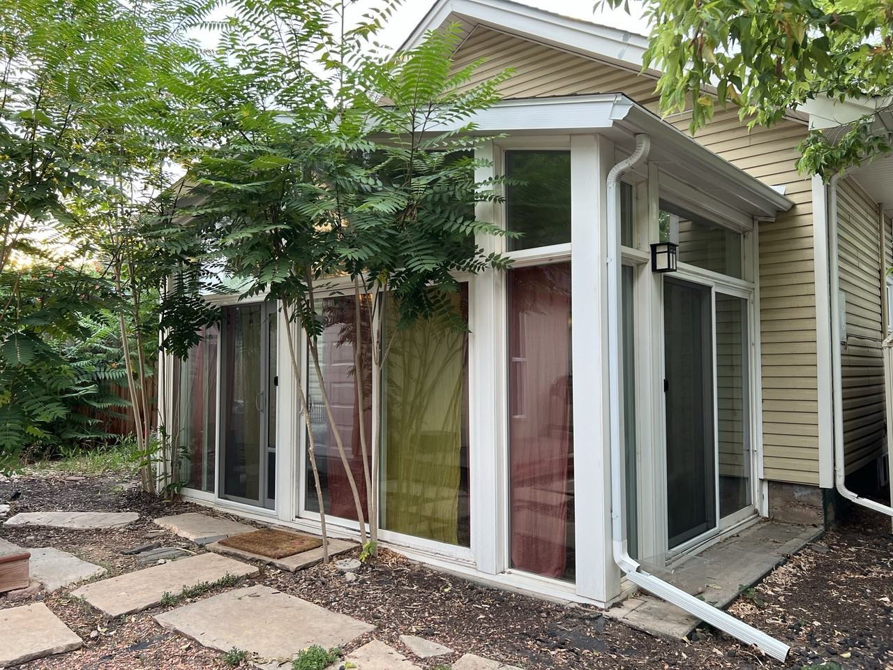 640 W 10th St #1 - Photo 7 of 26