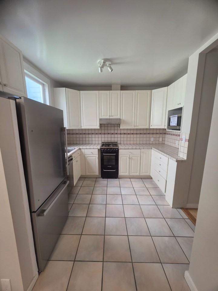 14 Allen St #1 - Photo 5 of 11