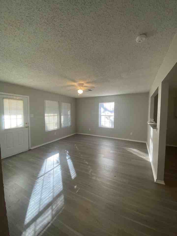 128 Pierce Dr #1 - Photo 4 of 15