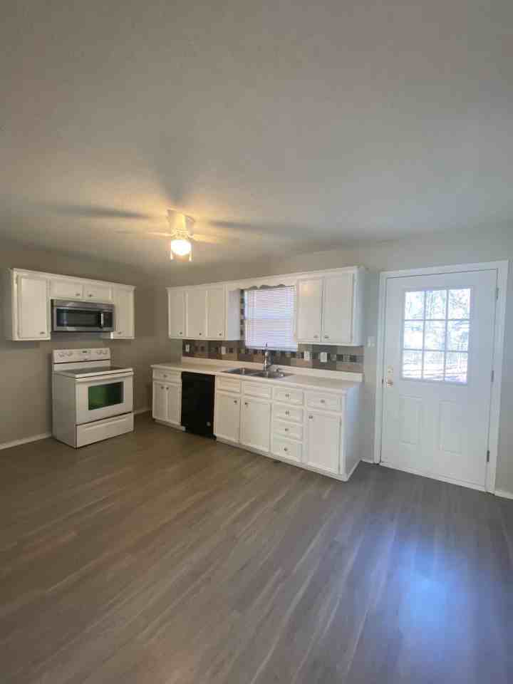 128 Pierce Dr #1 - Photo 5 of 15