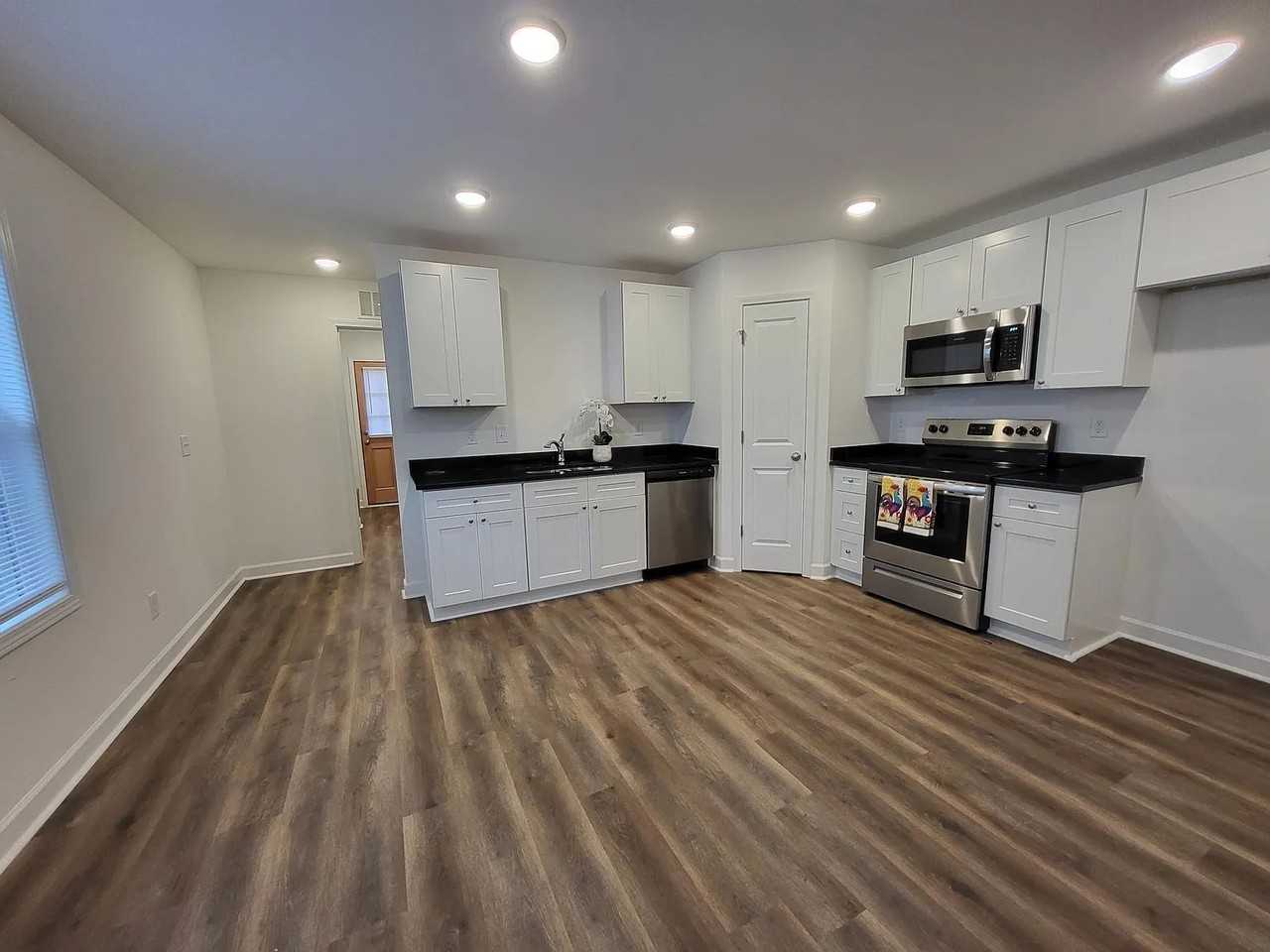 912 2nd St - Photo 3 of 20
