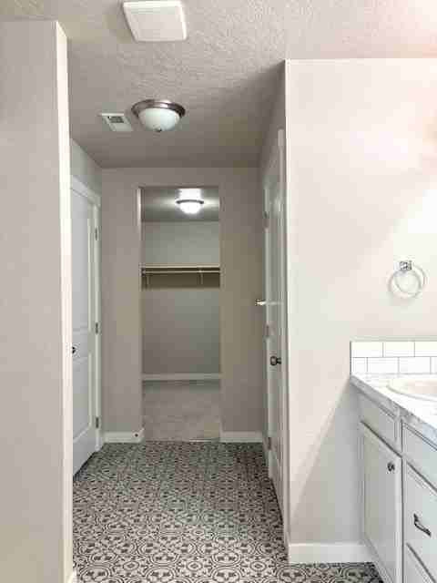 645 Inby St #1 - Photo 5 of 21