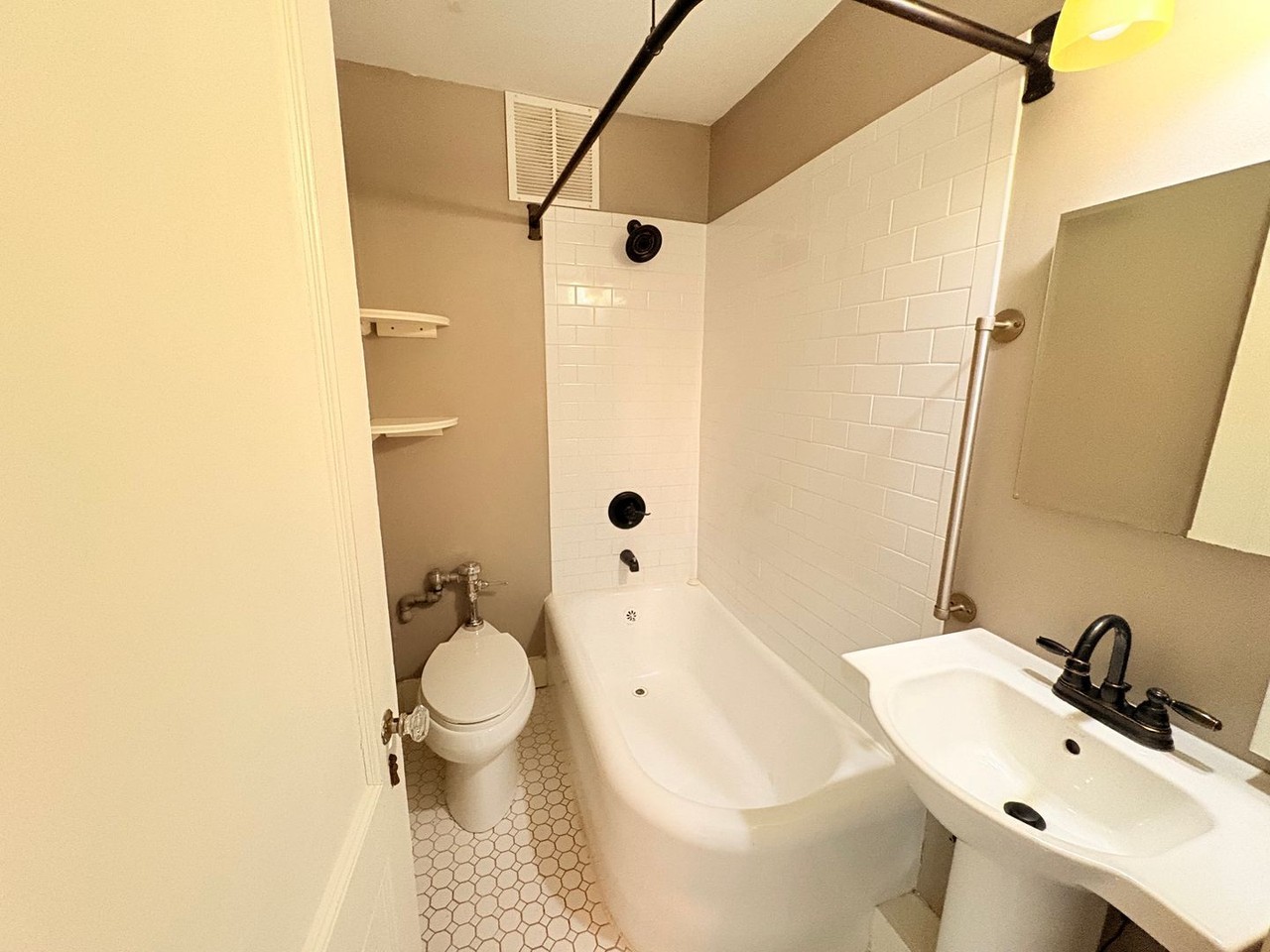 7 W Philadelphia St - Photo 3 of 6