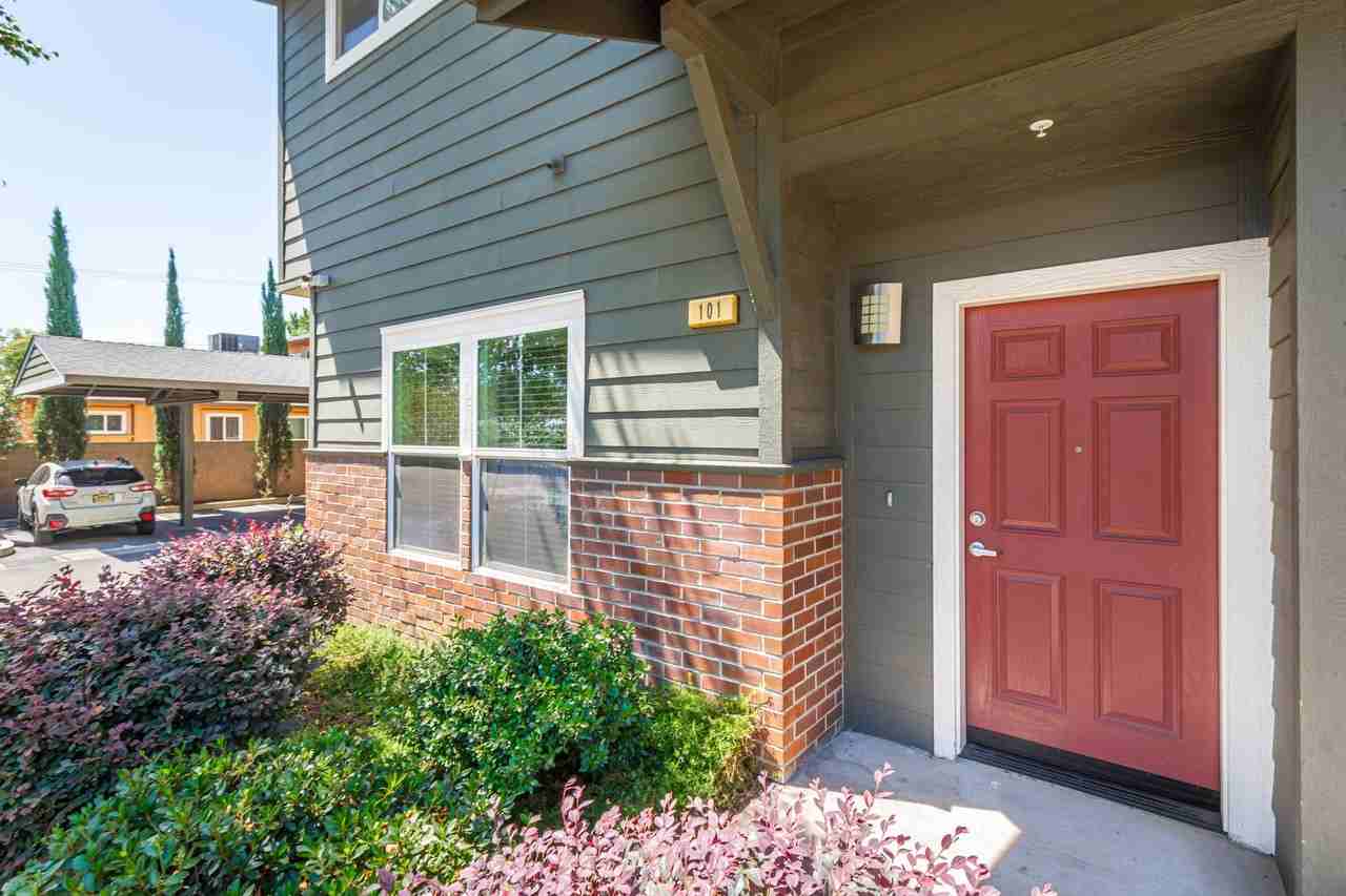 5499 Carlson Dr Sacramento CA - Photo 4 of 36