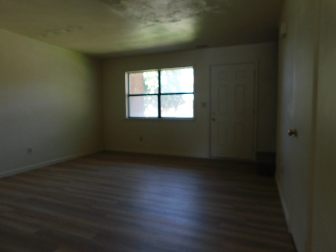 215 Greenbrier Ave #1 - Photo 3 of 21