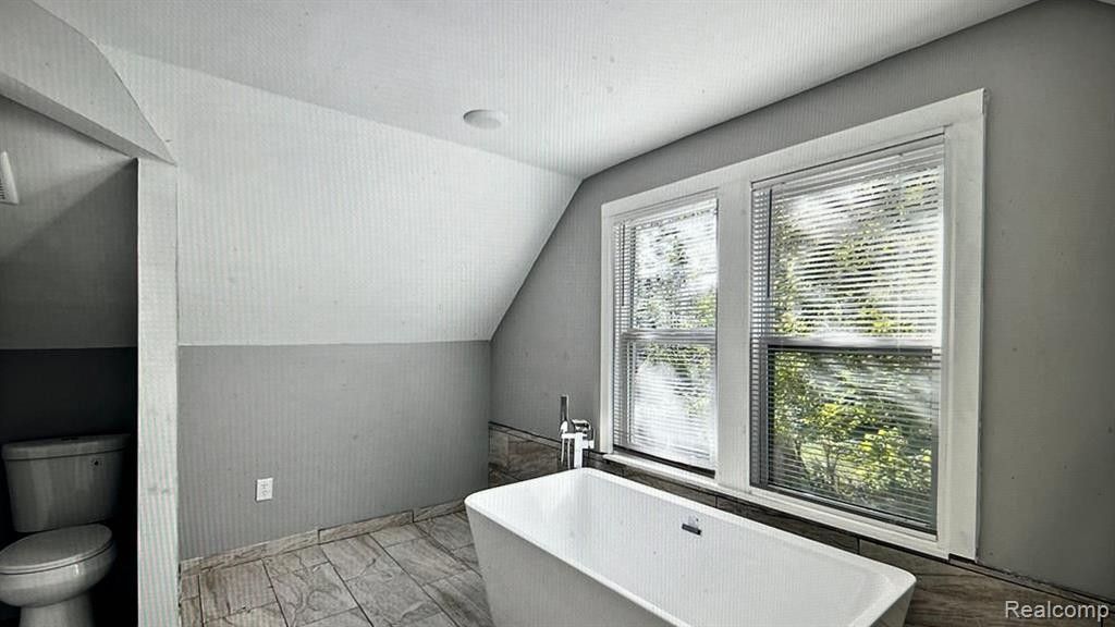 18121 Bentler St #1 - Photo 6 of 9