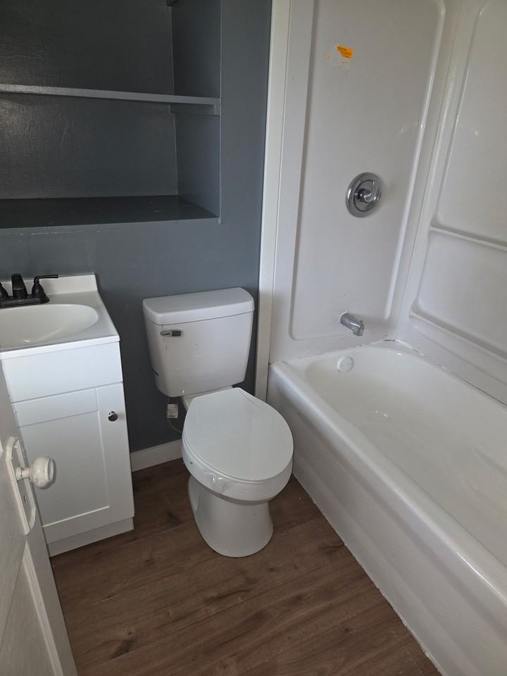 1214 W Brons Ave #1 - Photo 6 of 9