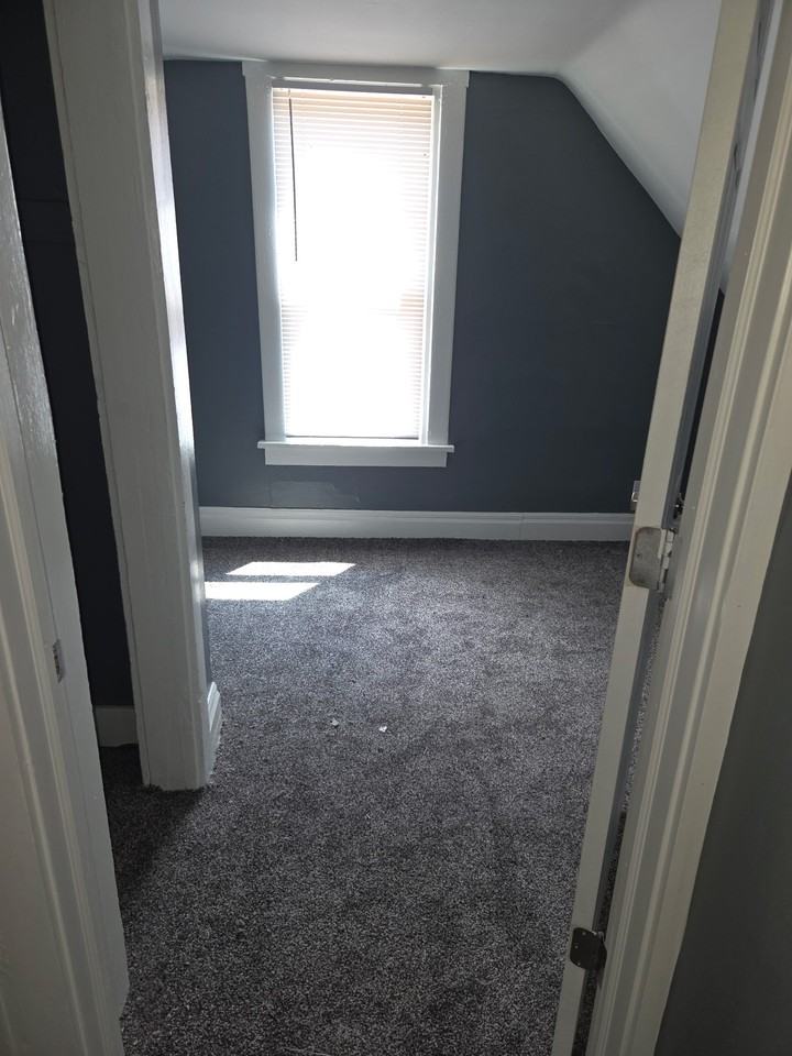 1214 W Brons Ave #1 - Photo 7 of 9