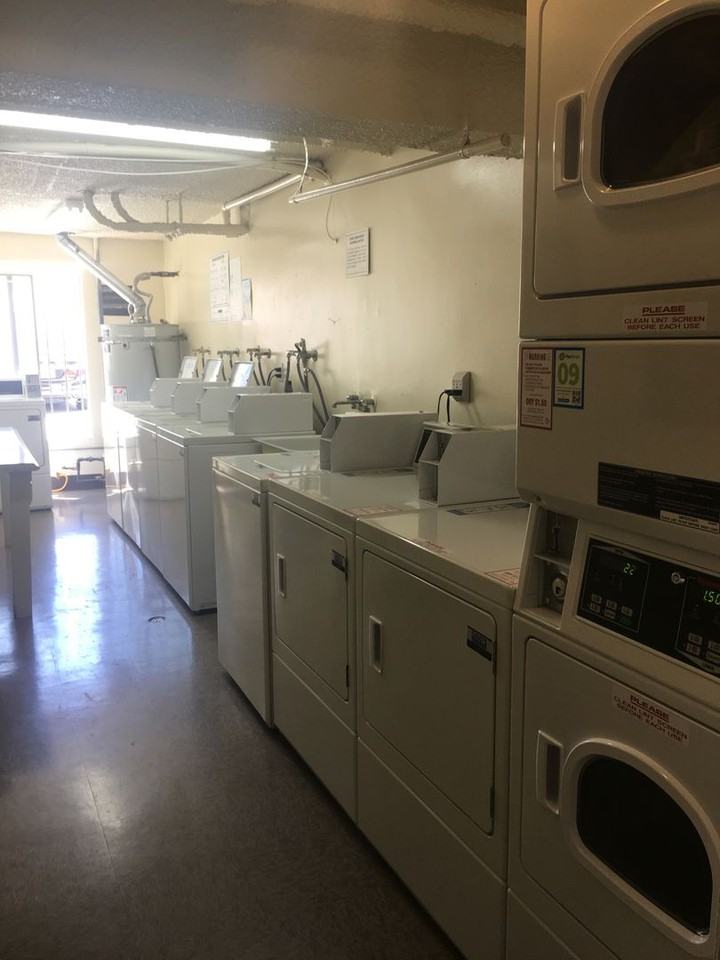 Beverly Wilcox Apartments - Photo 2 of 25