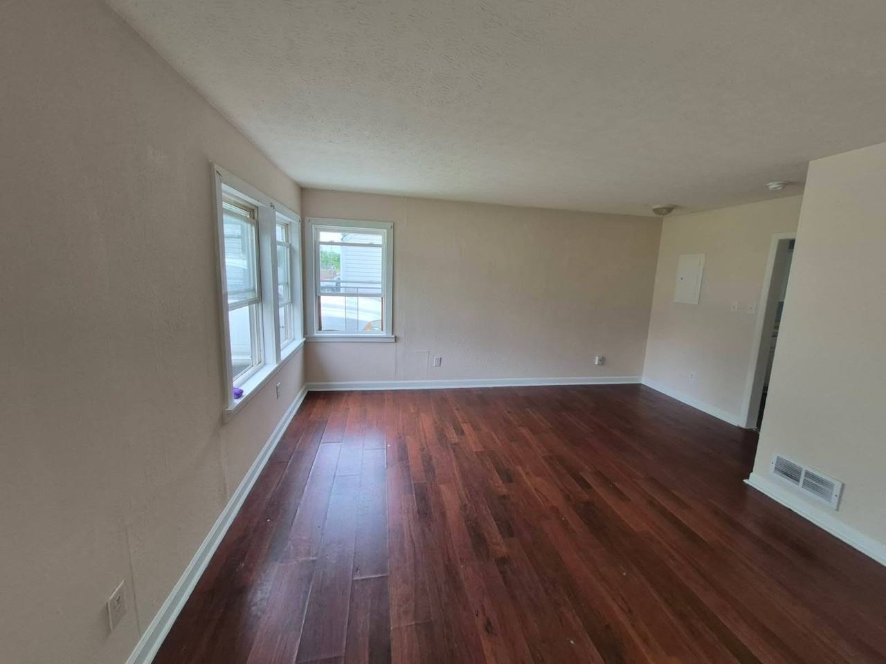 1813 Ransburg Ave #1 - Photo 2 of 18