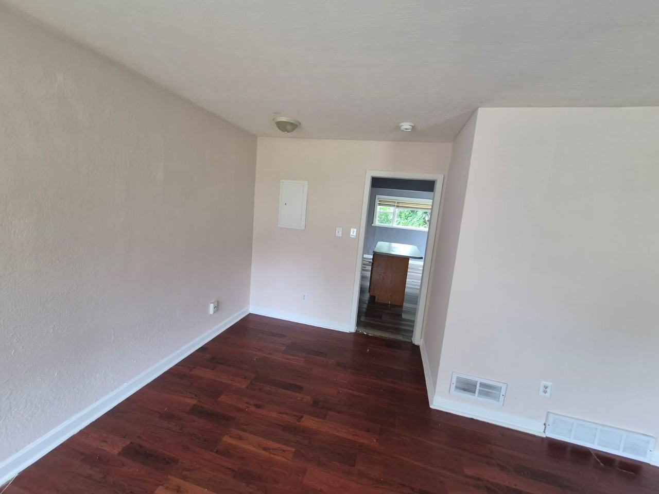 1813 Ransburg Ave #1 - Photo 4 of 18