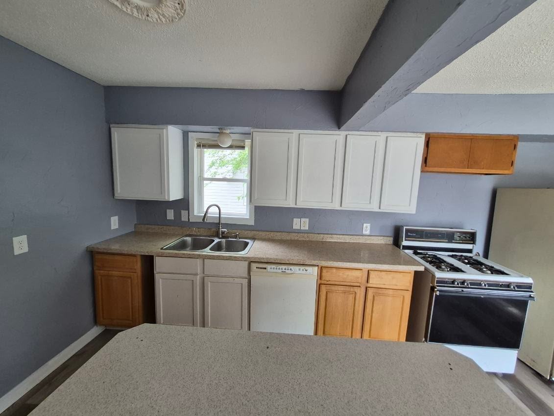 1813 Ransburg Ave #1 - Photo 5 of 18