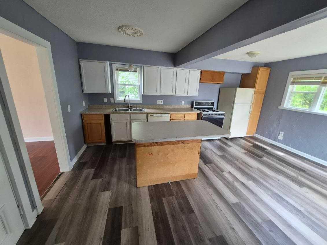 1813 Ransburg Ave #1 - Photo 6 of 18