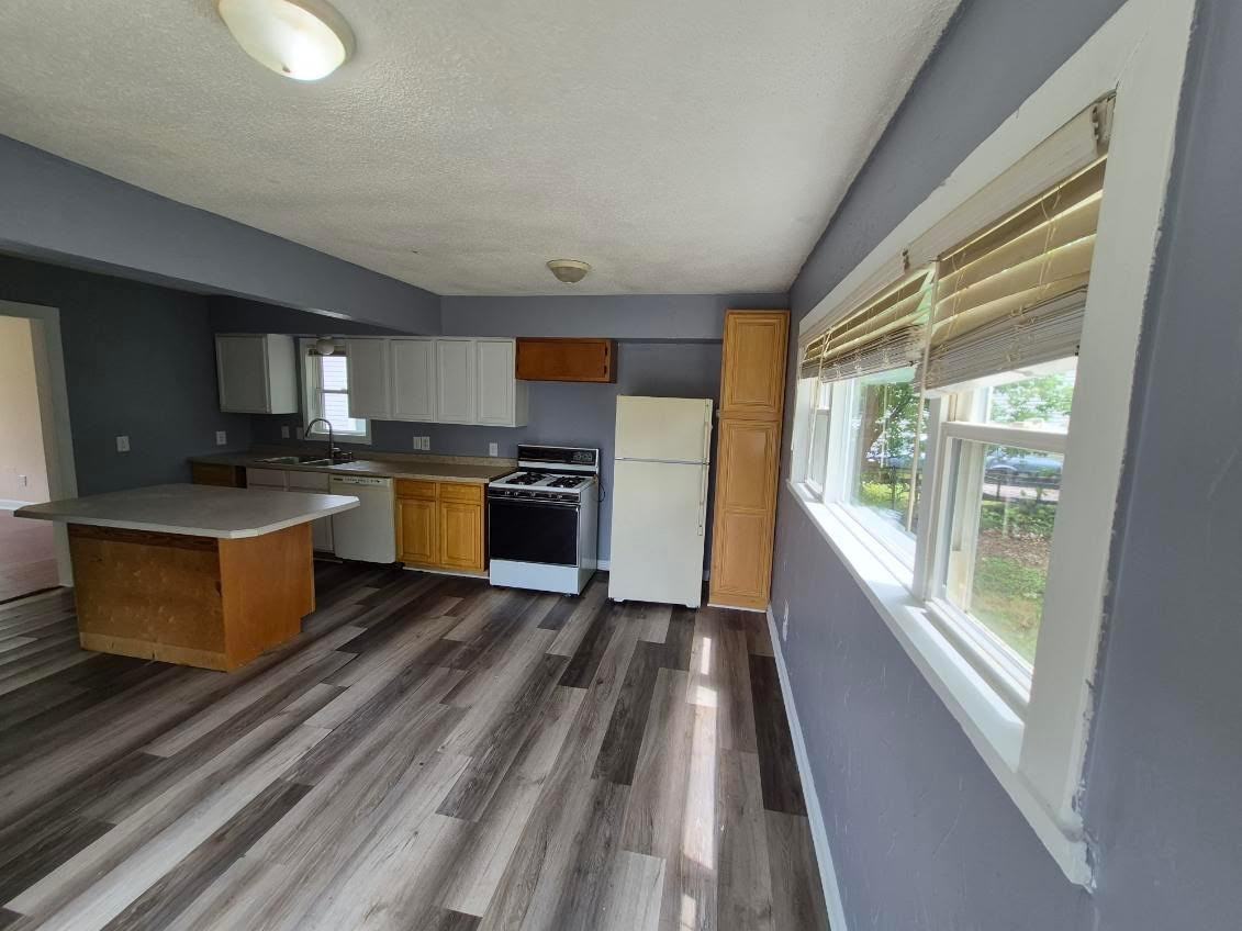 1813 Ransburg Ave #1 - Photo 7 of 18
