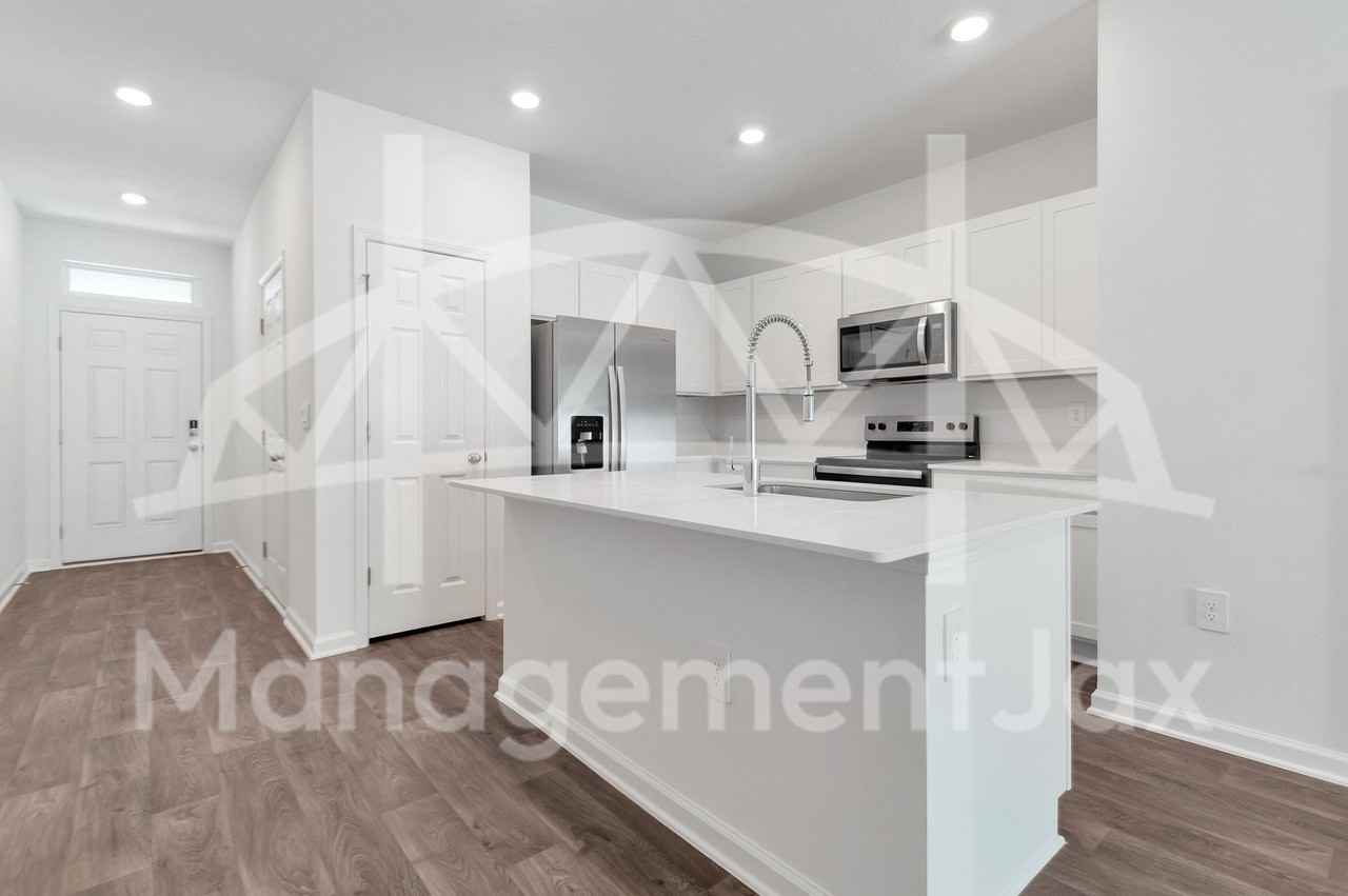 5470 Broad Bridge Way #1 - Photo 4 of 15