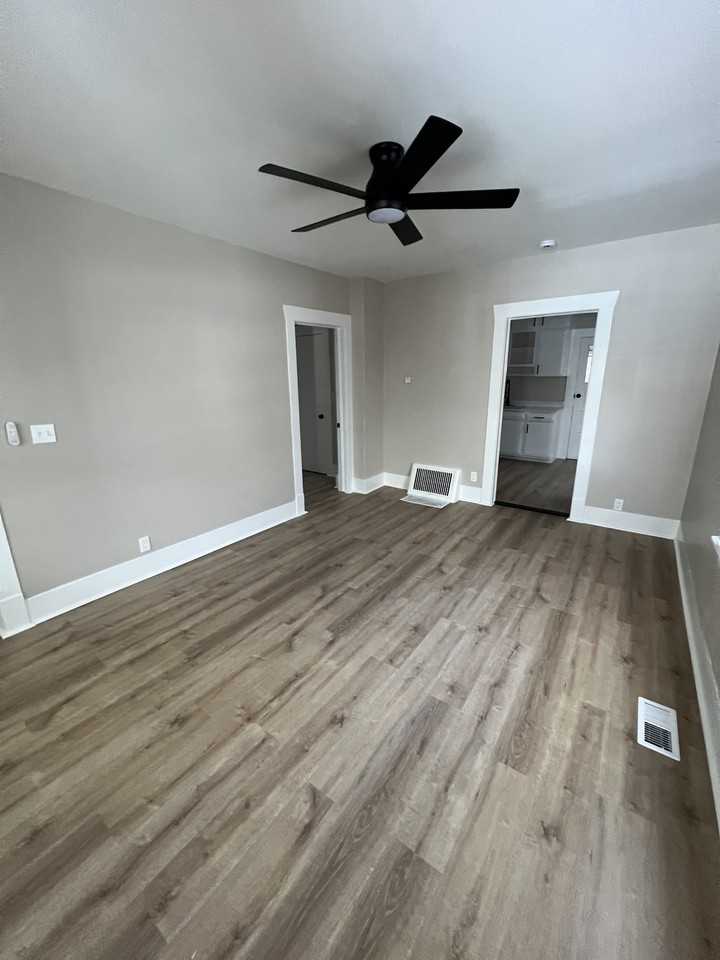 724 Custer St #1 - Photo 3 of 12