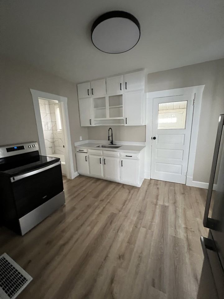 724 Custer St #1 - Photo 7 of 12