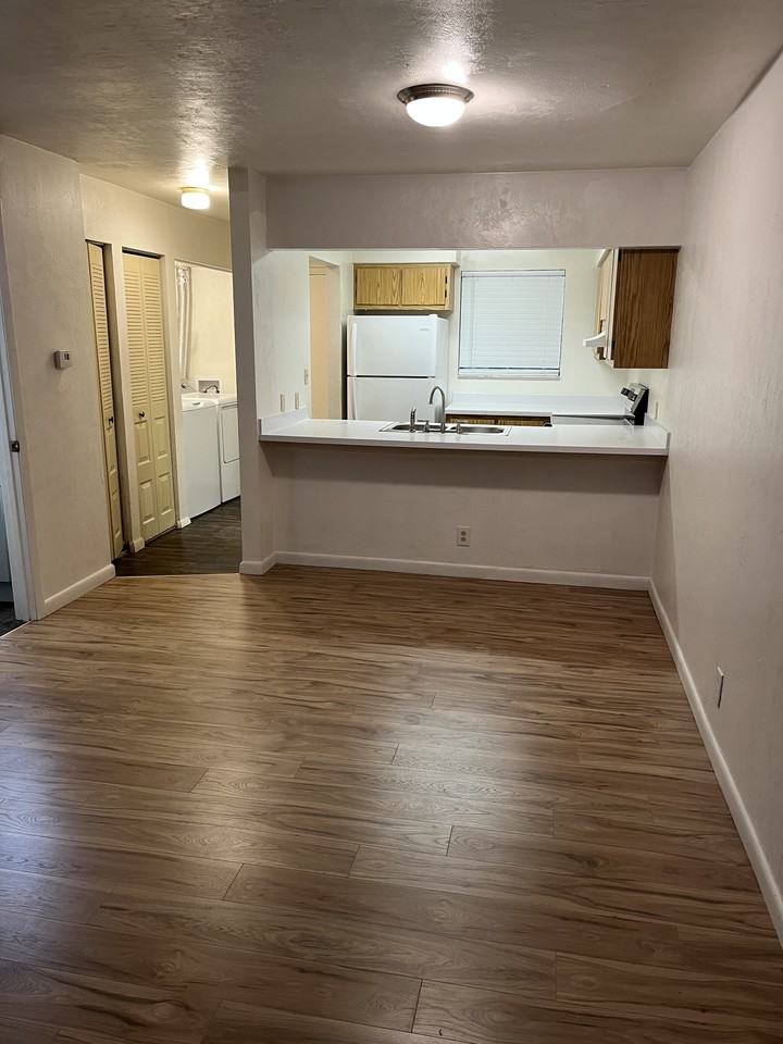 2560 Sw 31st Pl #1 - Photo 3 of 12