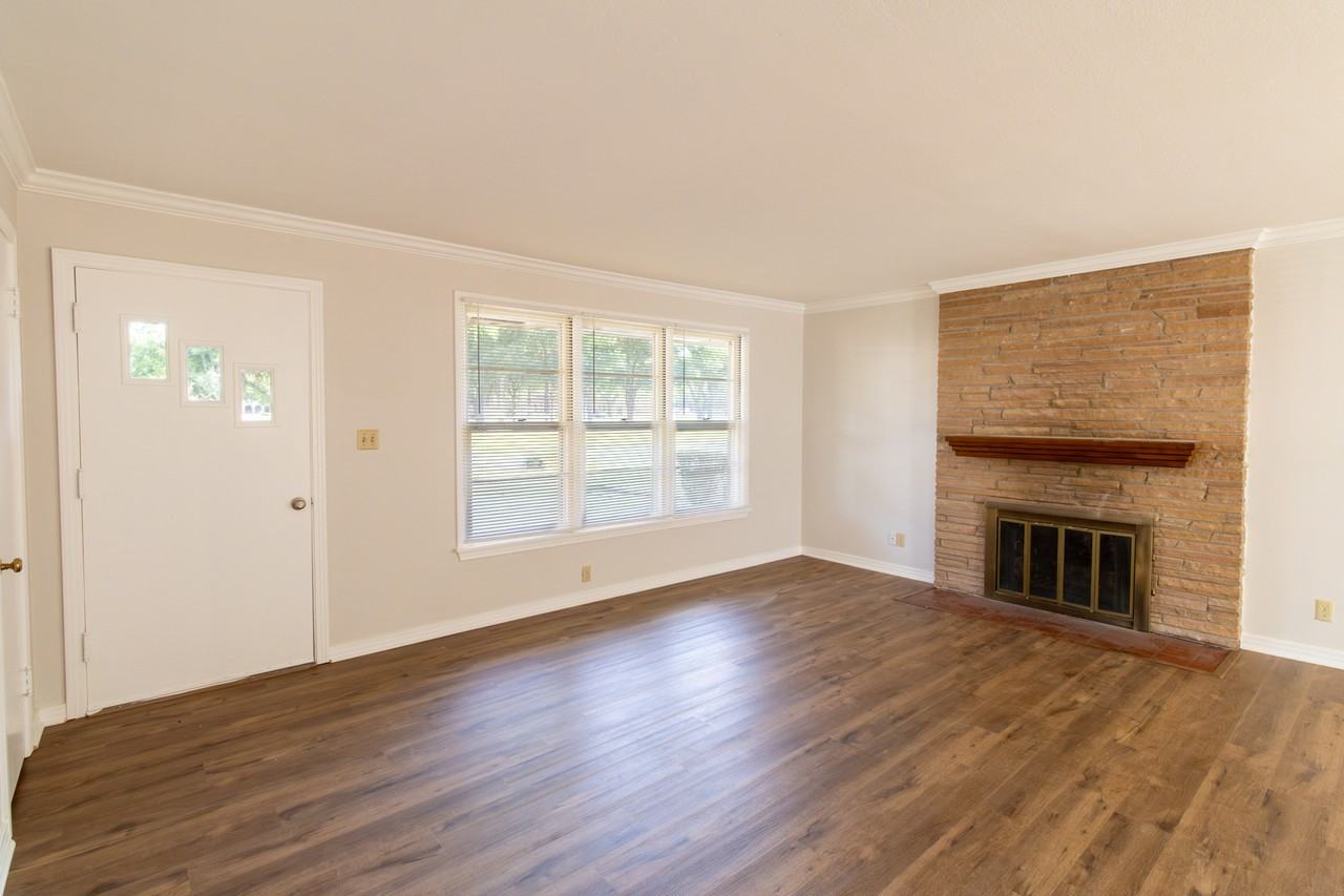 2400 Hampstead Ln #1 - Photo 2 of 32