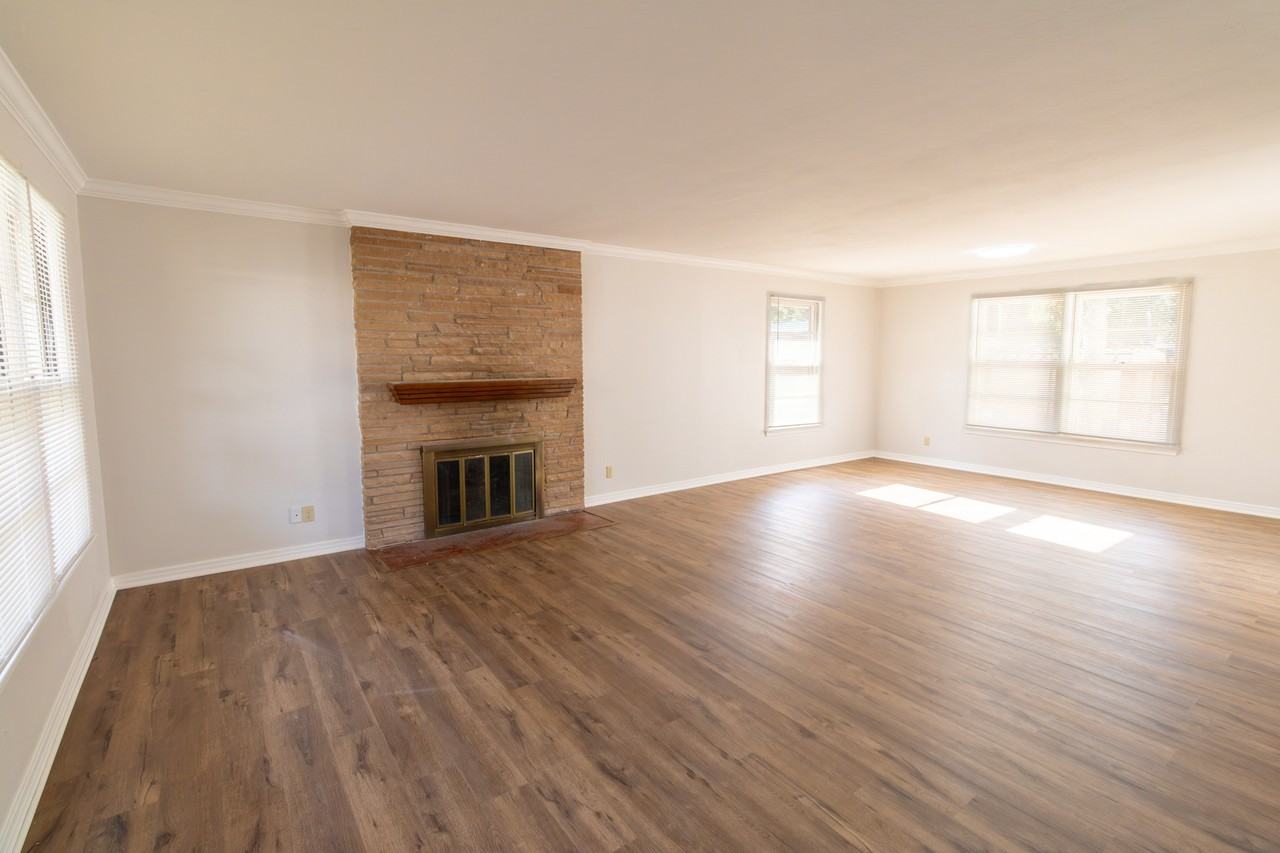 2400 Hampstead Ln #1 - Photo 3 of 32