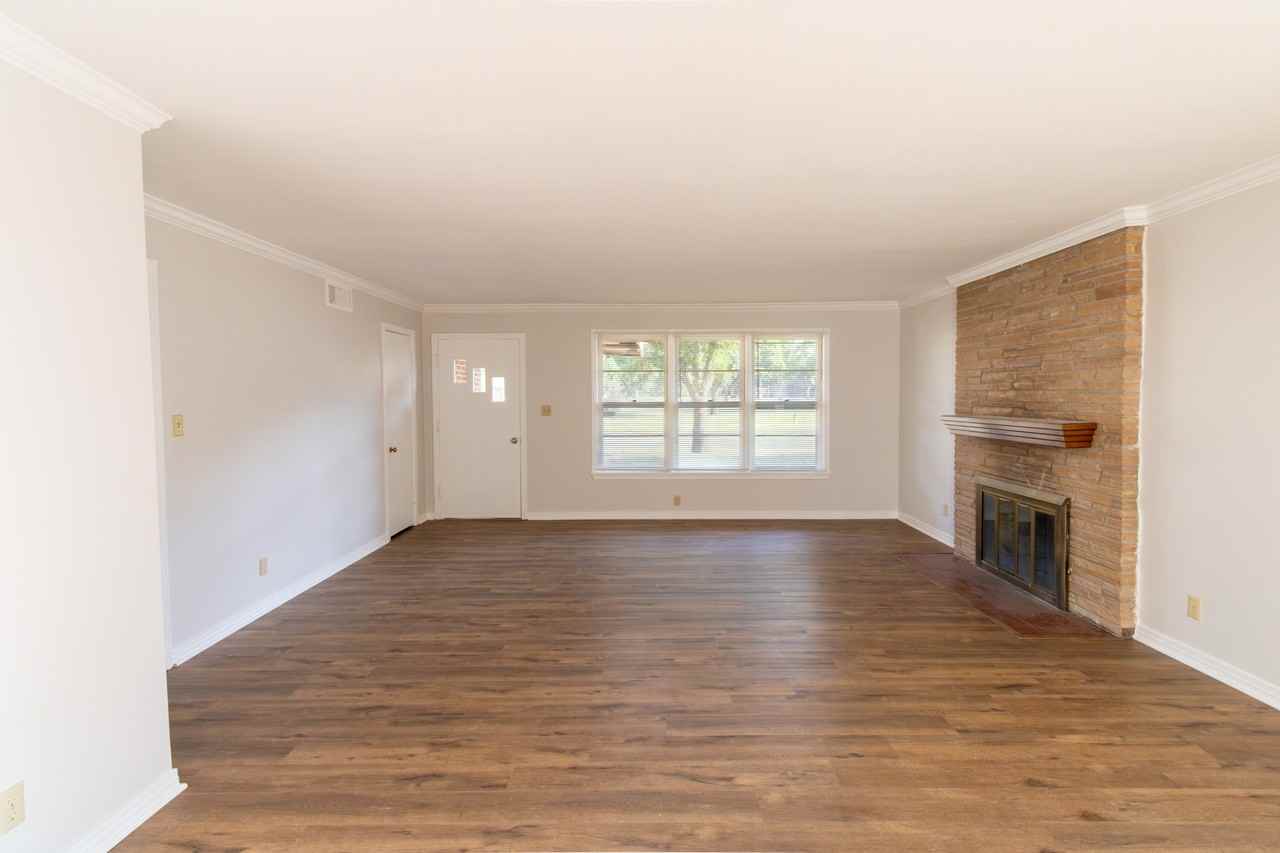 2400 Hampstead Ln #1 - Photo 4 of 32