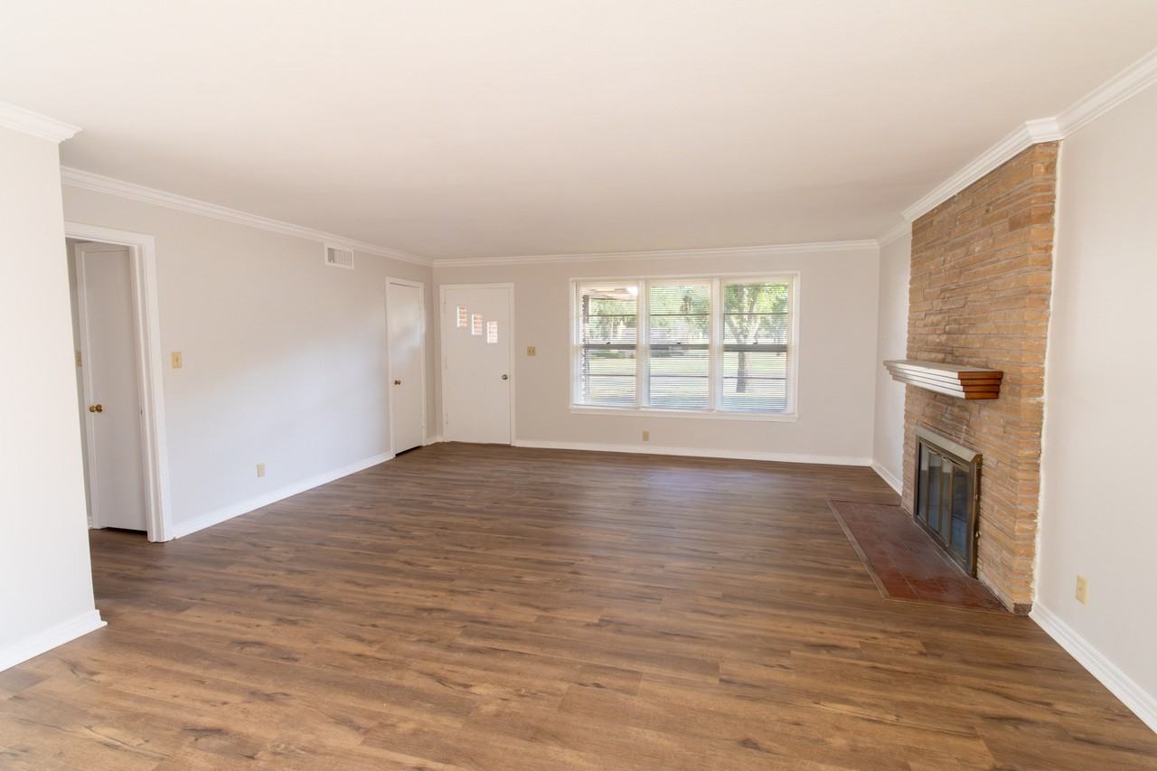 2400 Hampstead Ln #1 - Photo 5 of 32