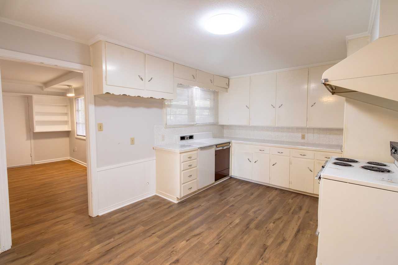 2400 Hampstead Ln #1 - Photo 7 of 32