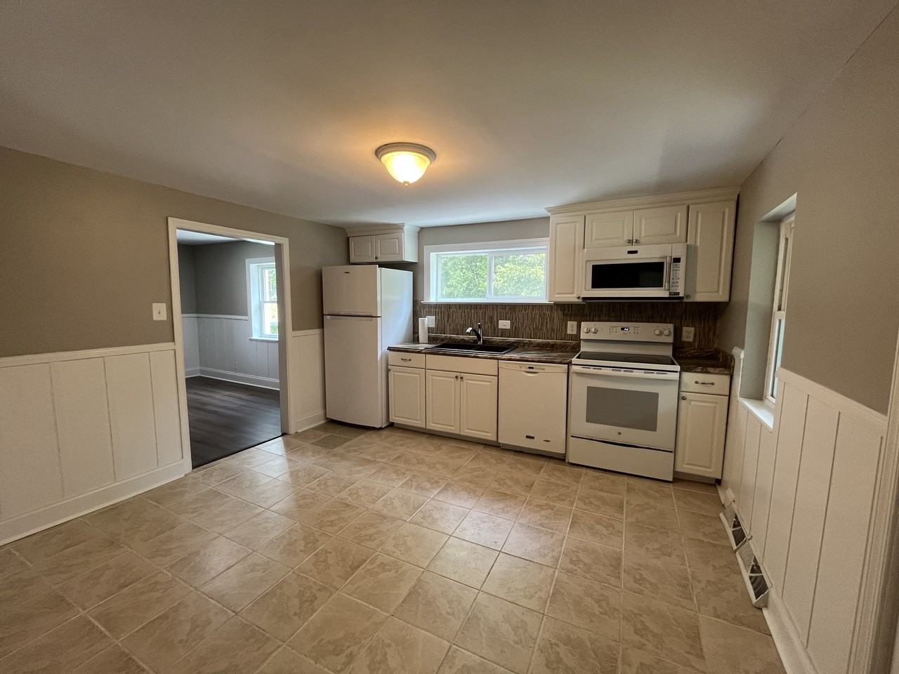 312 W Moler Ave #1 - Photo 5 of 9