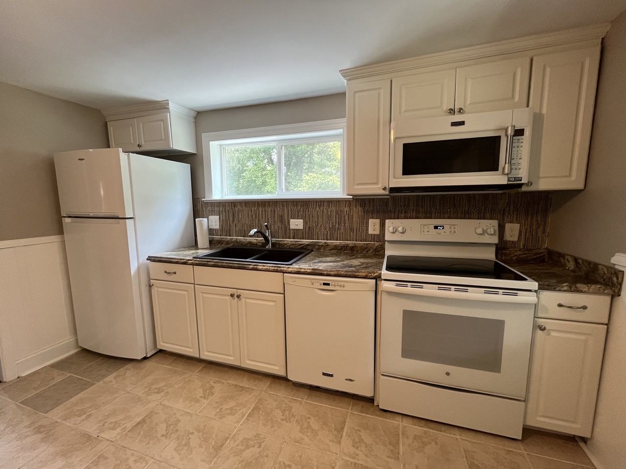 312 W Moler Ave #1 - Photo 6 of 9