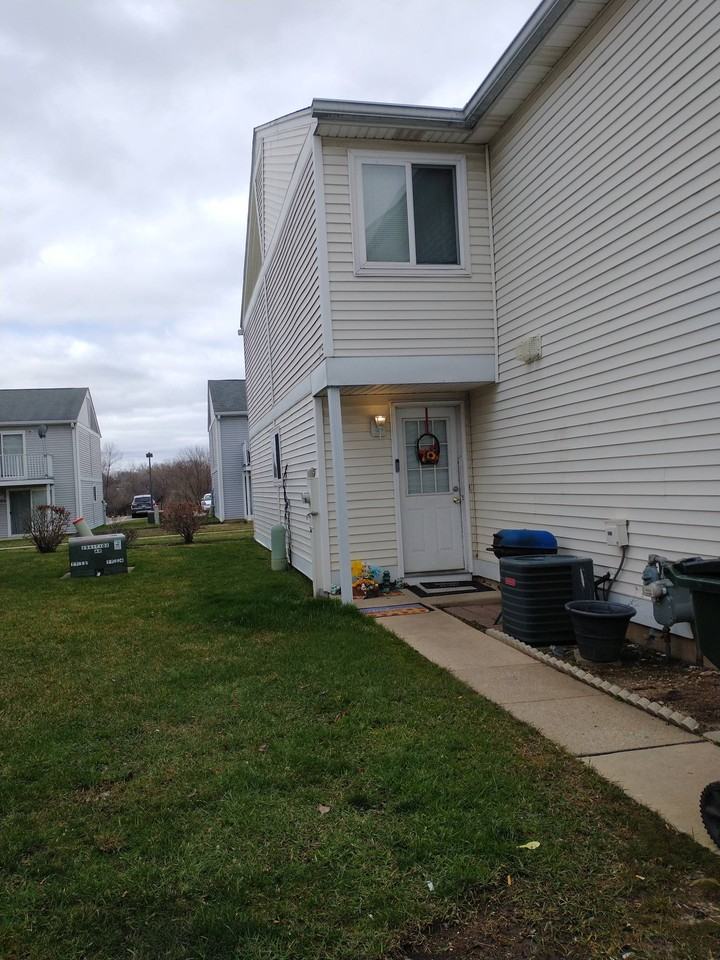 489 Meadow Green Ln #1 - Photo 2 of 2