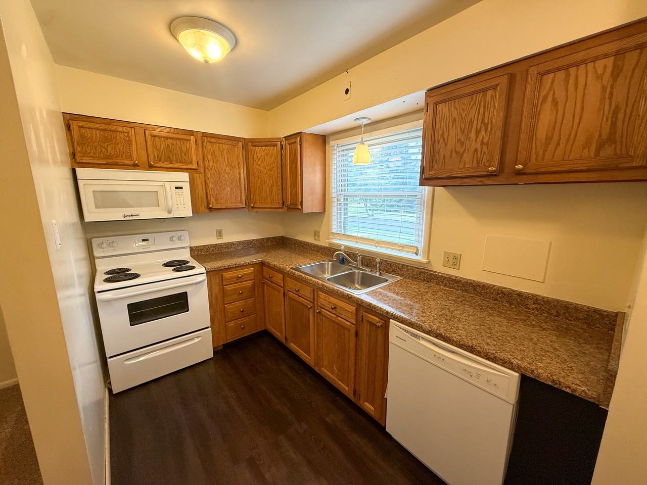 601 E Washington St #8 - Photo 2 of 15