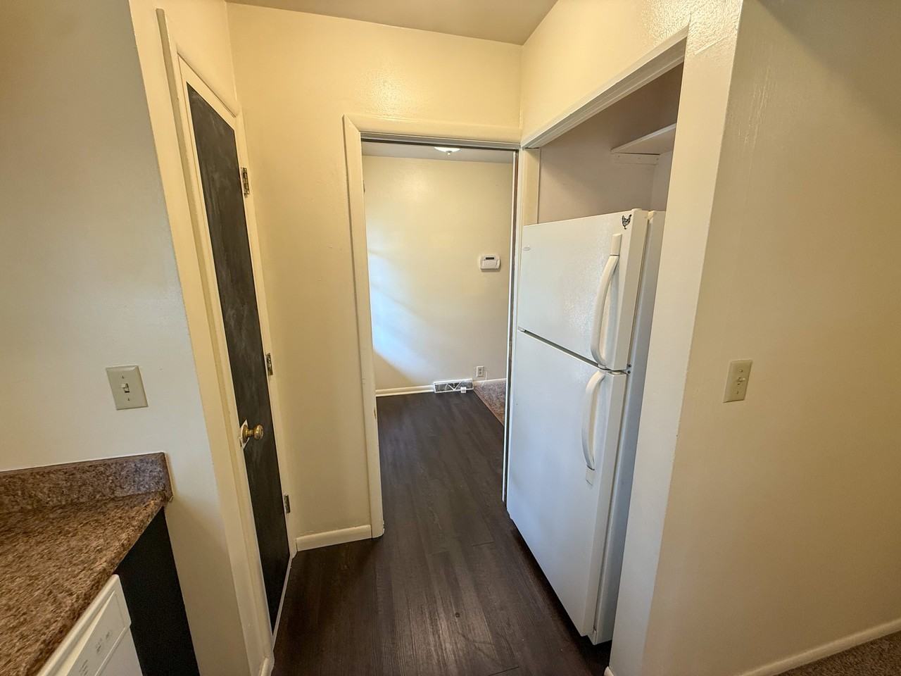 601 E Washington St #8 - Photo 3 of 15