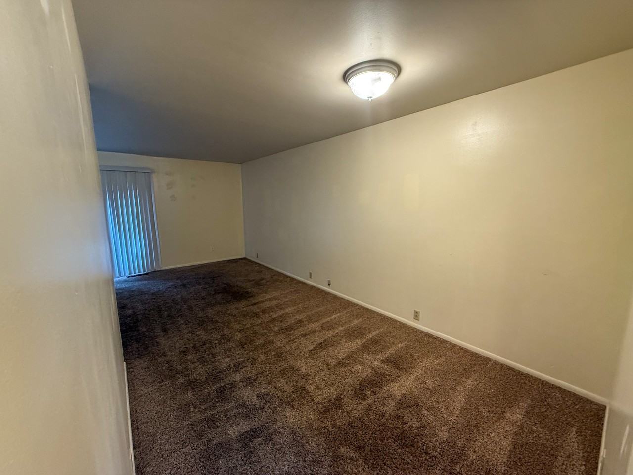 601 E Washington St #8 - Photo 4 of 15