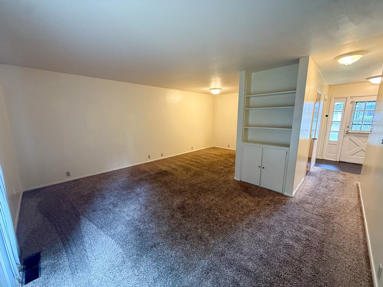 601 E Washington St #8 - Photo 7 of 15