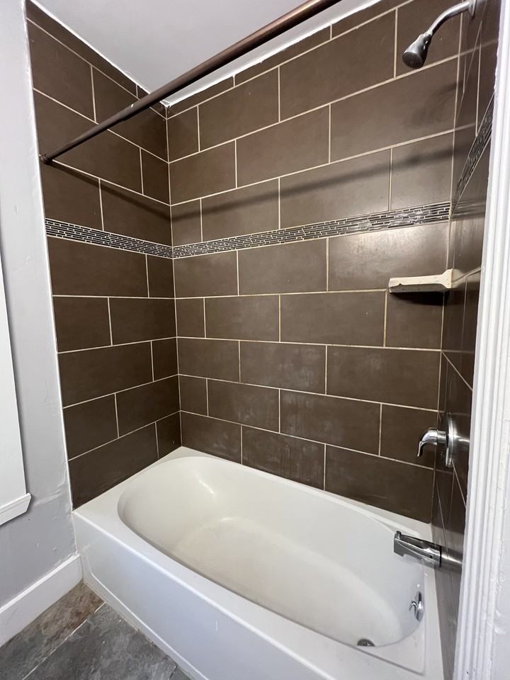 1605 N 2nd St #3 - Photo 7 of 9